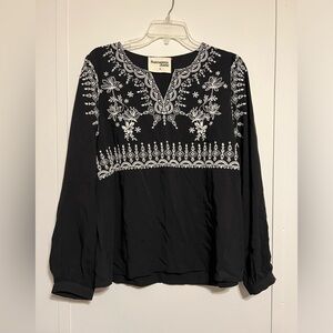 ✨Savanna Jane Black and White Embroidered Blouse✨